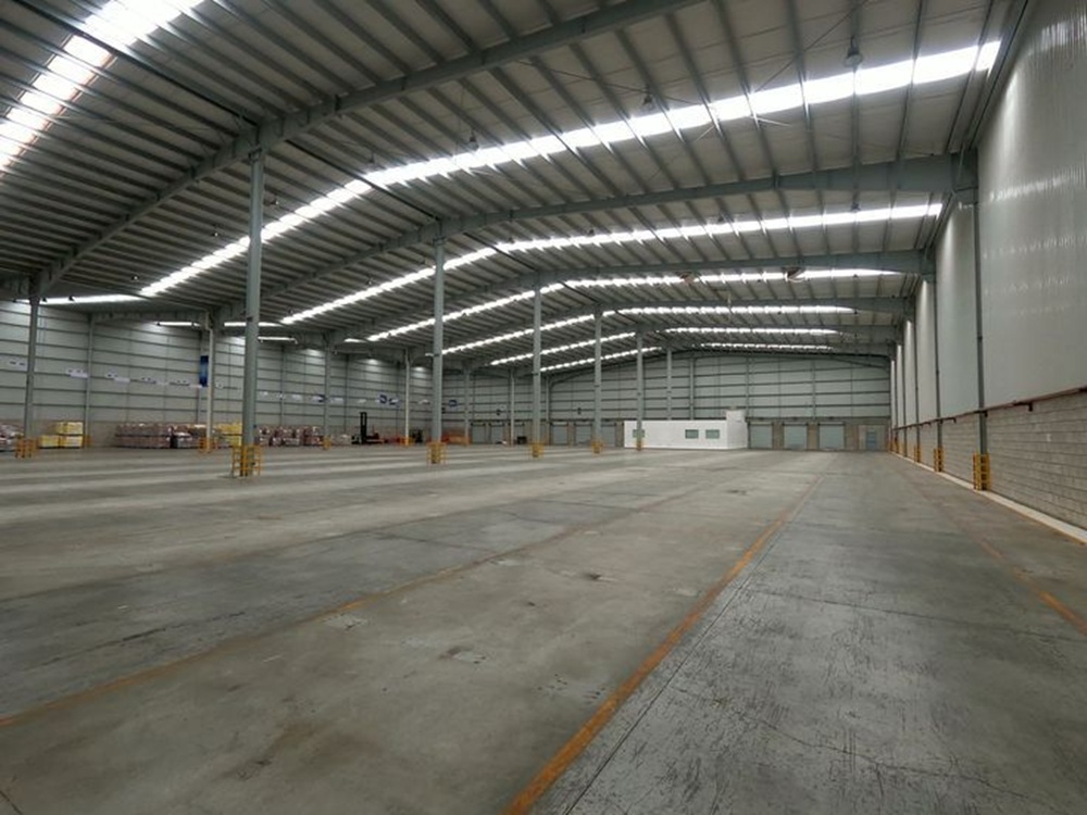 nave-industrial-en-espacio